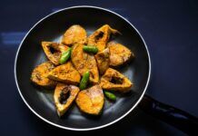 Mehr als nur Curry: Warum die bengalische Küche das bestgehütete Geheimnis Deutschlands ist Verschiedene bengalische Gewürze wie Senföl und Panch Phoron.